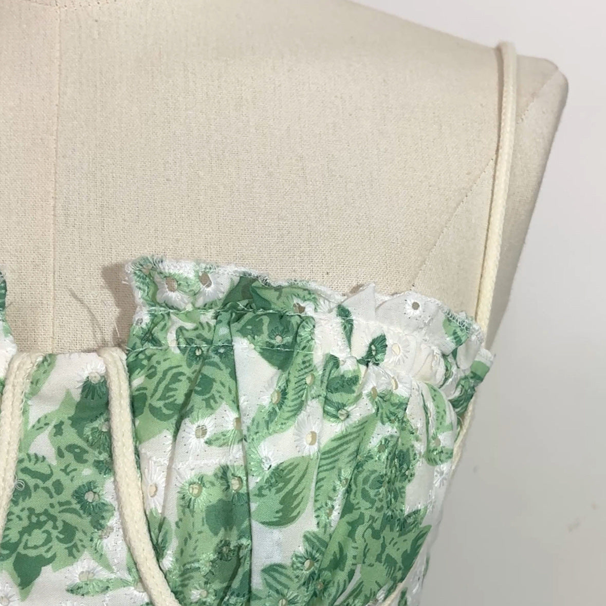 Elegant Green Lace Hollow Out Maxi Dress with High Slit – Retro Evening & Party Wear